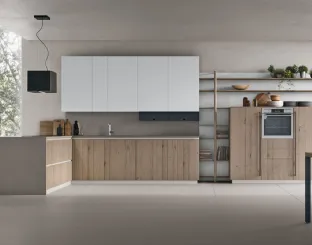 Cucina Moderna con penisola Natural v09 in Rovere Sahara dogato e pensili in laccato opaco di Stosa