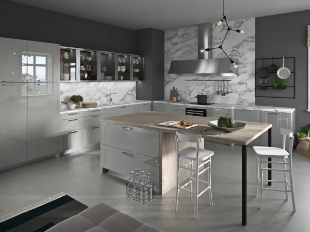 Cucina Moderna angolare Vita Bella in laccato lucido Grigio e top in marmo di Carrara di Aran