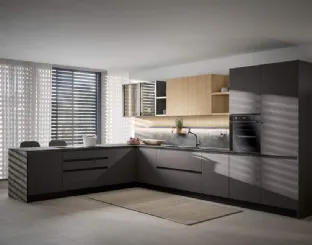 Cucina Moderna con penisola Zoe Composizione 02 in pet e melaminico rovere di Prima Cucine